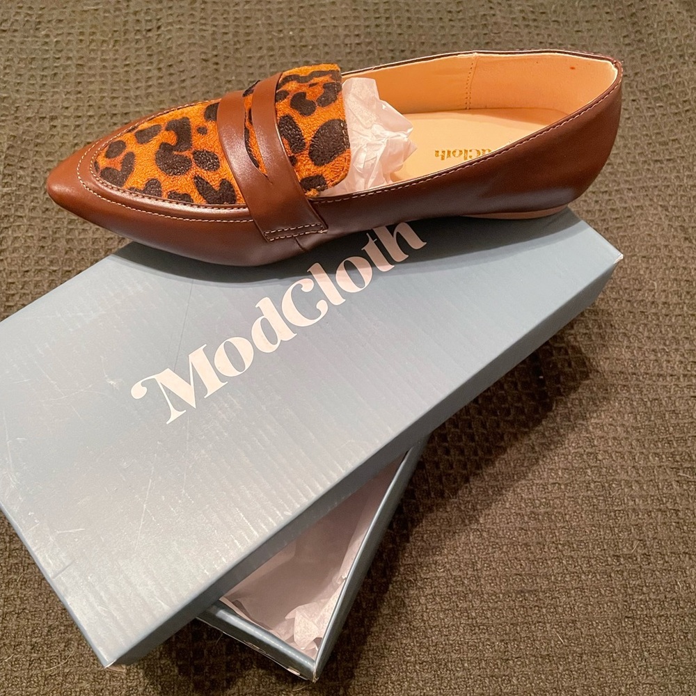 NWT Brown and Leopard Pointed Toe Flats ModCloth Size 8